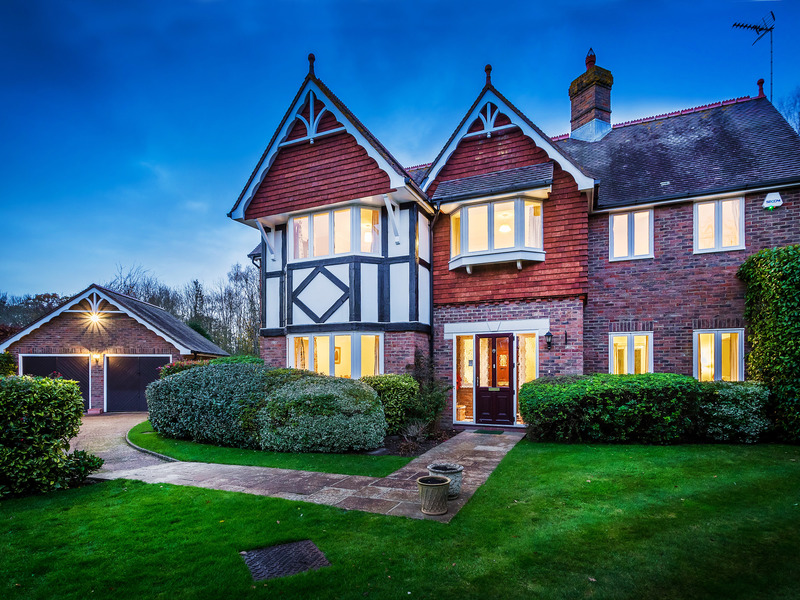 5 bed House - Detached For Sale in Horsham, West Sussex - 2