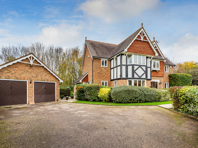 5 Bed House Detached For Sale in Horsham