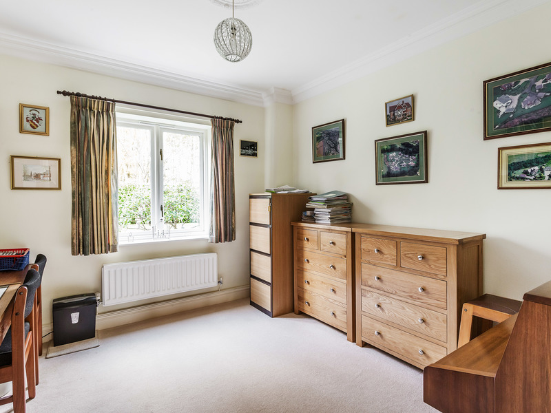 5 Bed House Detached For Sale in Horsham