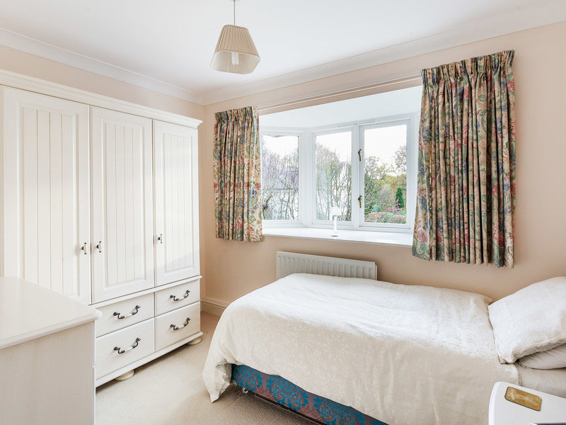 5 Bed House Detached For Sale in Horsham