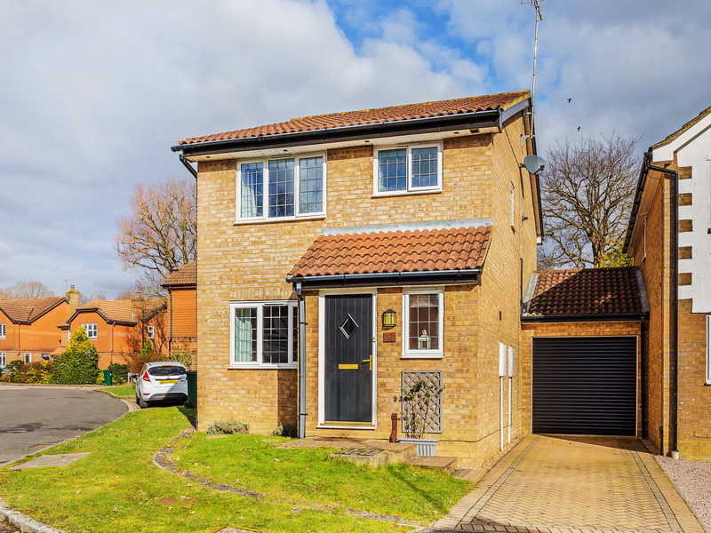 3 bed House - Detached For Sale in Crawley, West Sussex
