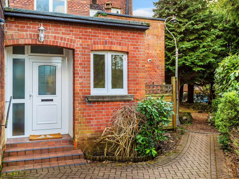 1 bed Apartment For Rent in Reigate, Surrey