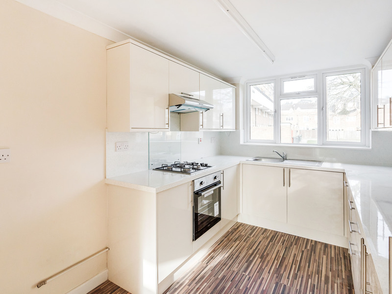 4 bed House - Semi For Sale in Redhill, Surrey - 2