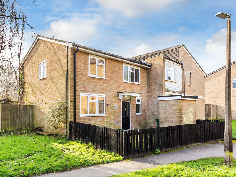 4 bed House - Semi For Sale in Redhill, Surrey