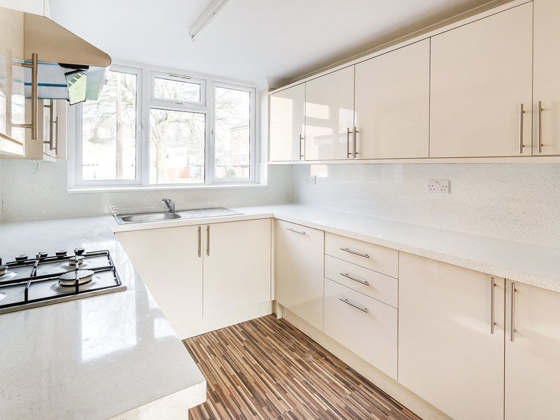 4 bed House - Semi For Sale in Redhill, Surrey - 3