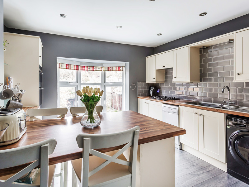 3 bed Maisonette For Rent in Whyteleafe, Surrey