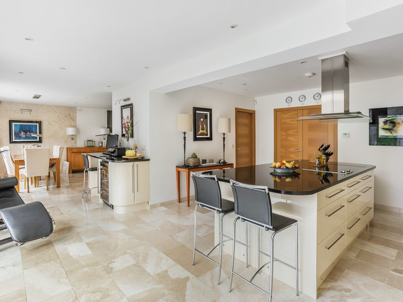 6 bed House - Detached For Sale in Caterham, Surrey - 3