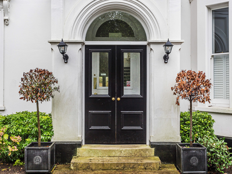 2 Bed Apartment To Rent in Reigate