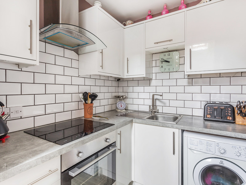 1 bed Apartment For Sale in Reigate, Surrey - 3