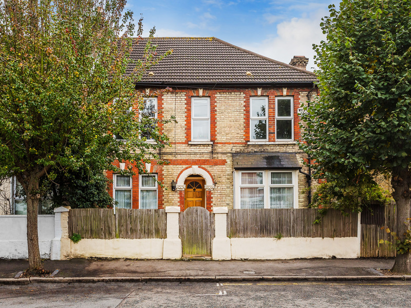 2 bed Maisonette For Sale in Croydon, 