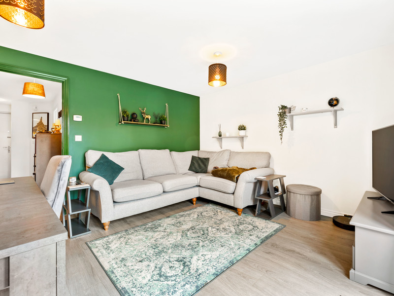 3 bed House - Semi For Sale in Horley, Surrey - 2