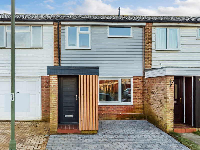 3 bed House - Terrace For Sale in Horley, Surrey - 2
