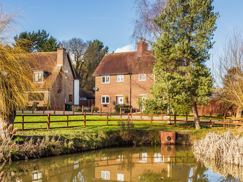 2 bed House - Semi For Sale in Horley, Surrey