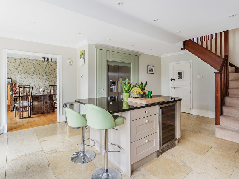 4 bed House - Detached For Sale in East Grinstead, West Sussex - 2