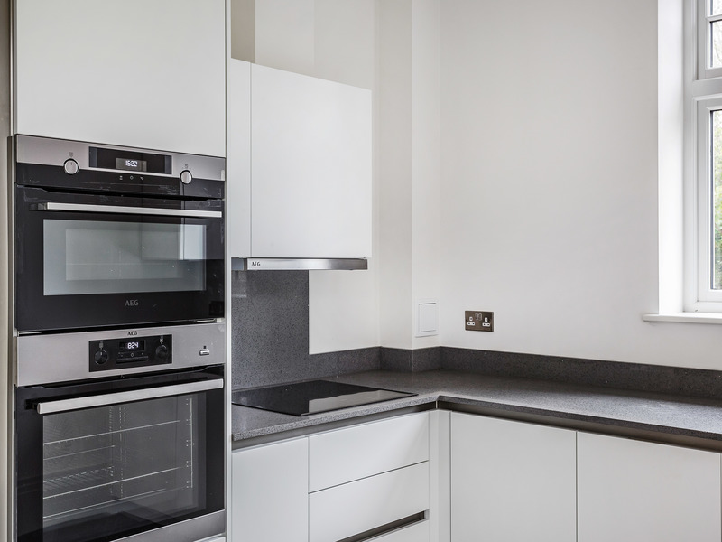 1 bed Apartment For Rent in Horley, Surrey - 3
