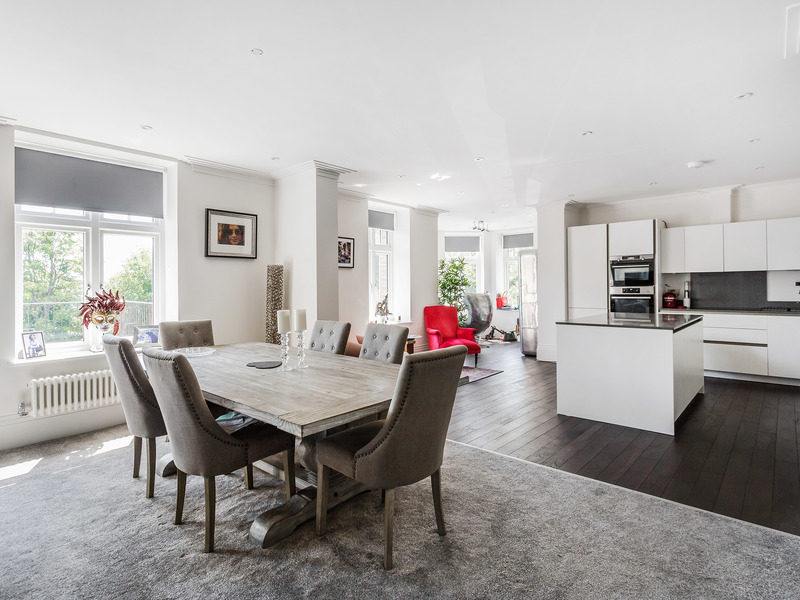 2 bed Apartment For Rent in Horley, Surrey - 3