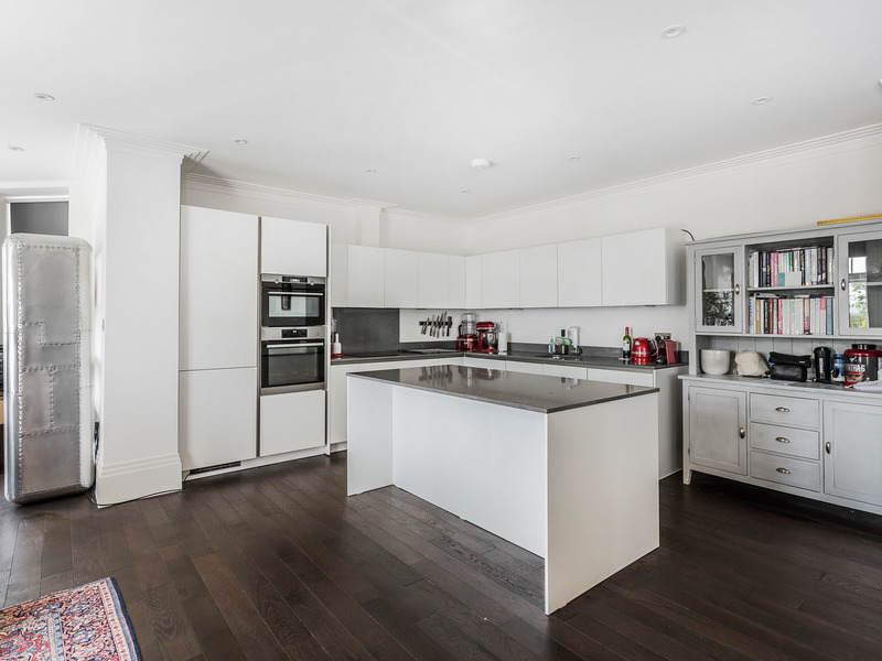 2 bed Apartment For Rent in Horley, Surrey - 2