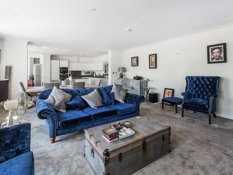 2 bed Apartment For Rent in Horley, Surrey