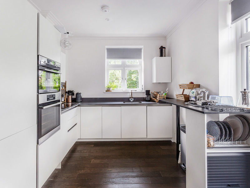 2 bed Apartment For Rent in Horley, Surrey - 3
