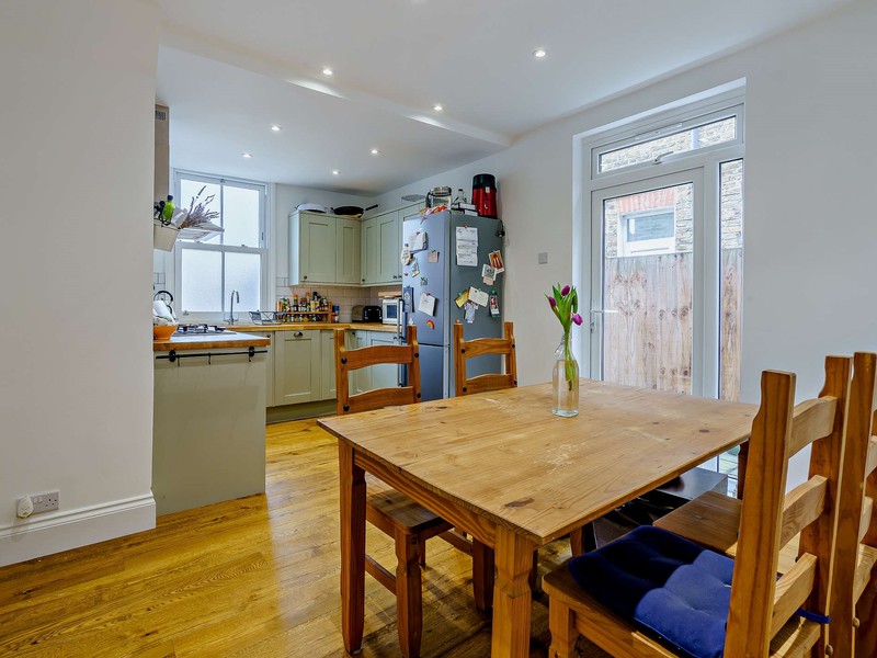 1 bed Maisonette For Rent in Tooting, London