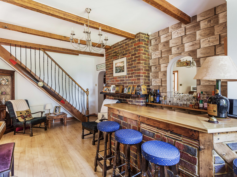 5 bed House - Detached For Sale in Horley, Surrey - 3