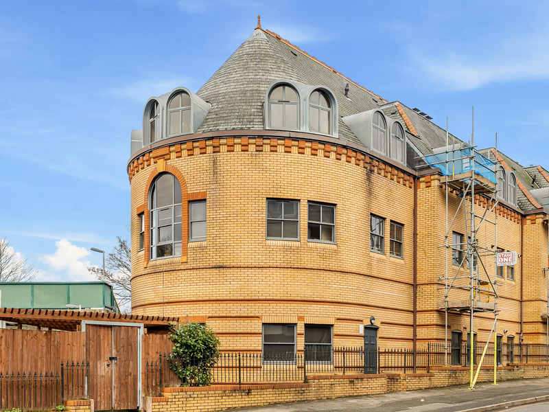 3 bed Apartment For Sale in Whyteleafe, Surrey - 2