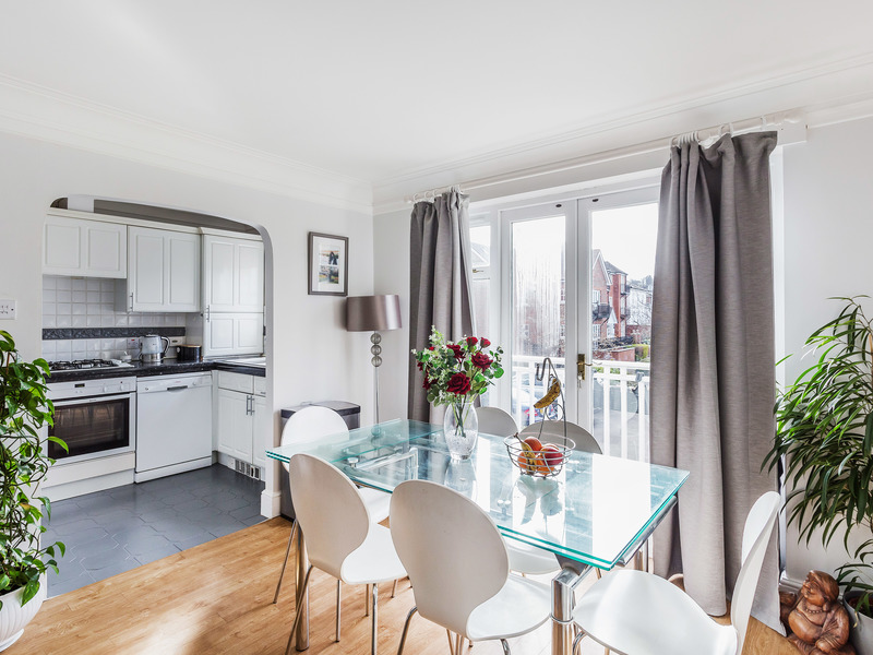 2 bed Apartment For Sale in Dorking, Surrey - 2