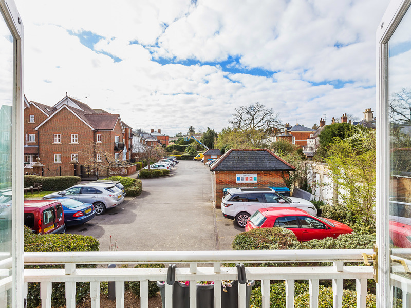 2 Bed Apartment For Sale in Dorking