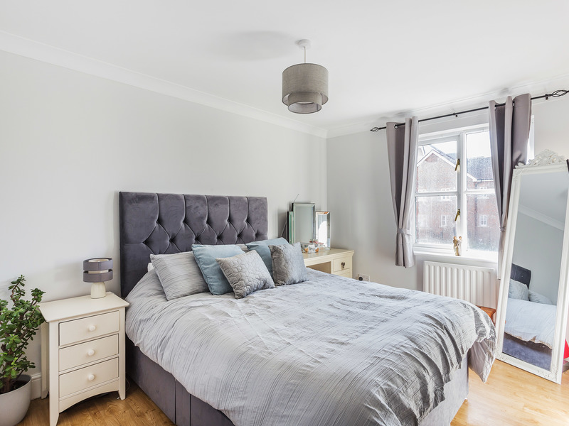 2 Bed Apartment For Sale in Dorking