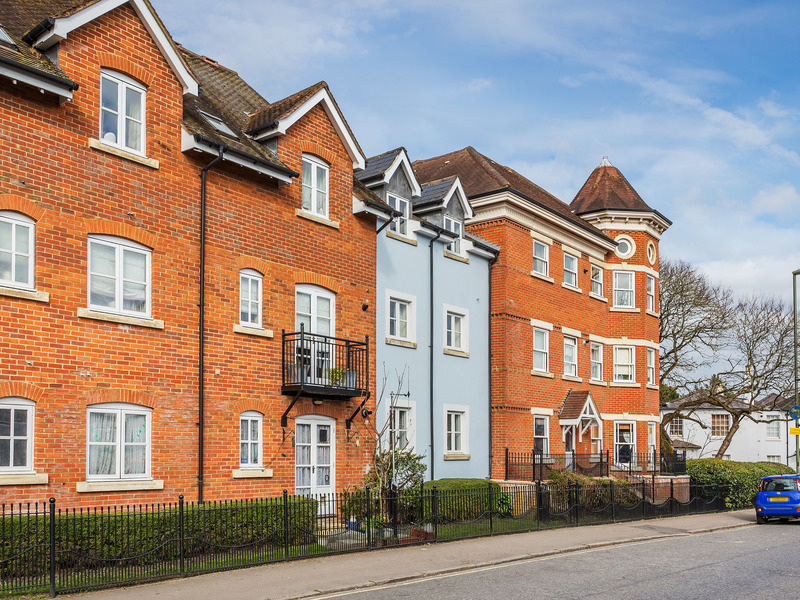 2 Bed Apartment For Sale in Dorking