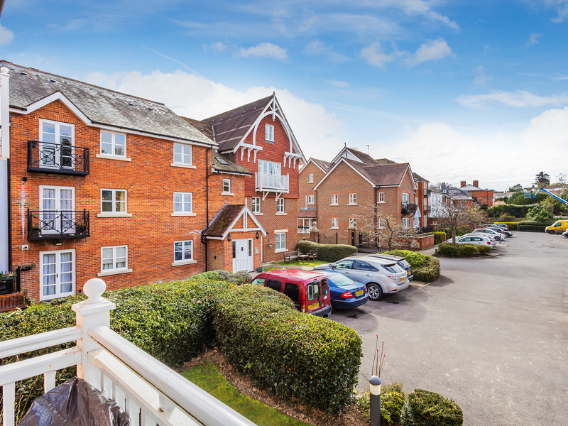2 Bed Apartment For Sale in Dorking