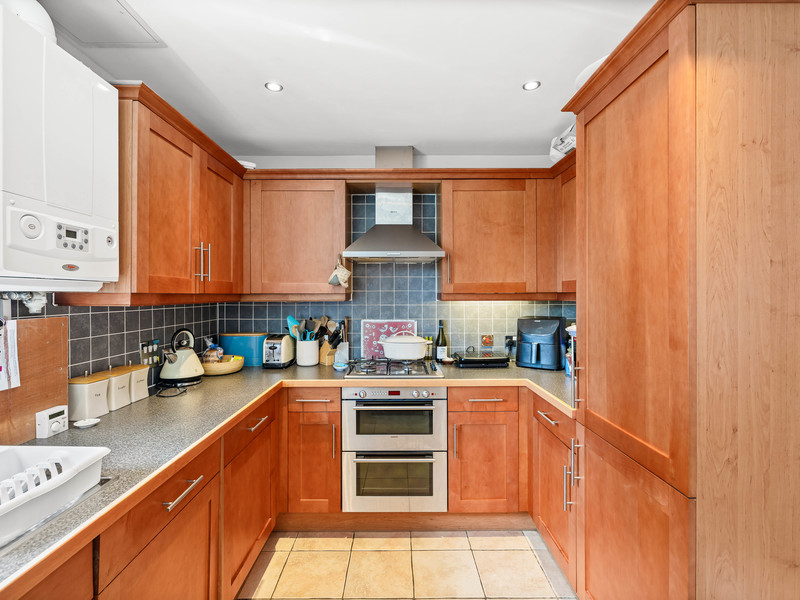 2 bed Apartment For Rent in Redhill, Surrey - 3