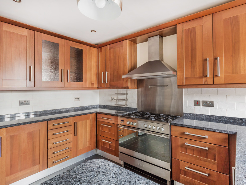 2 Bed Apartment For Sale in Reigate