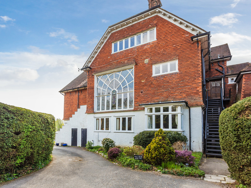 2 Bed Apartment For Sale in Reigate