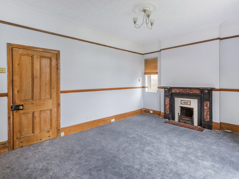 1 bed Apartment For Rent in Reigate, Surrey - 3