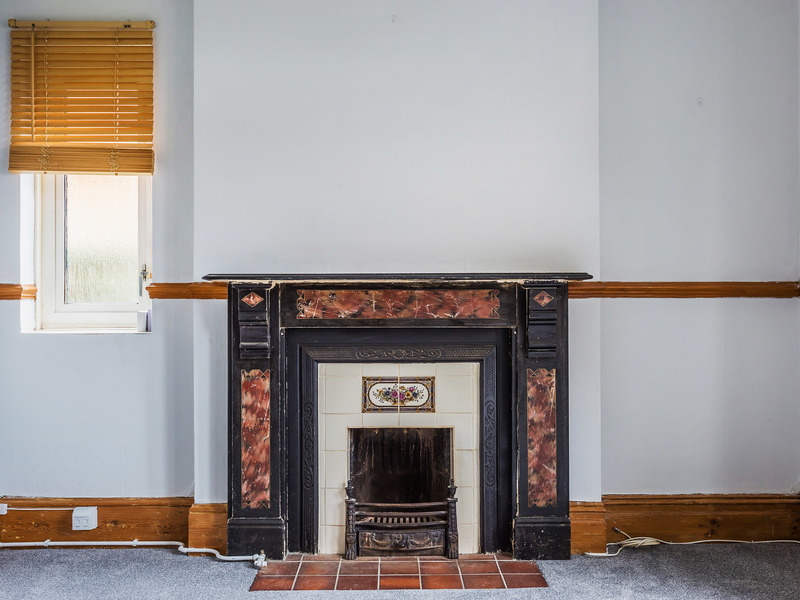 1 bed Apartment For Rent in Reigate, Surrey - 2
