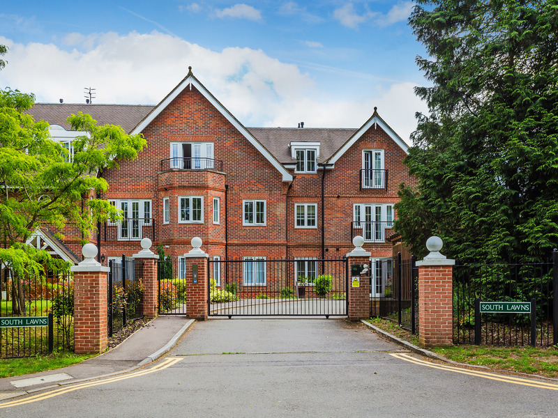 2 bed Apartment For Sale in Reigate, Surrey