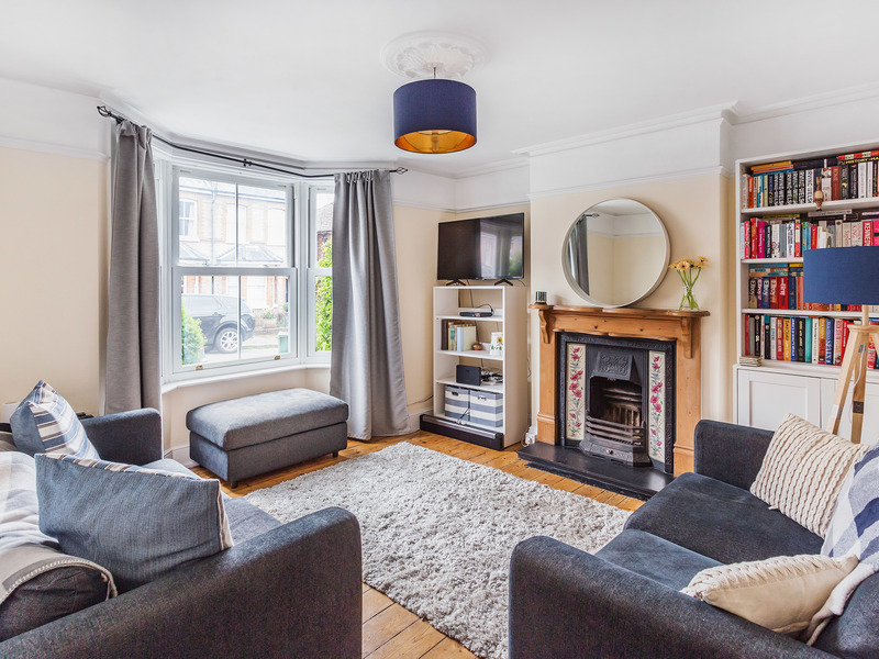 3 bed House - Detached For Rent in Reigate, Surrey