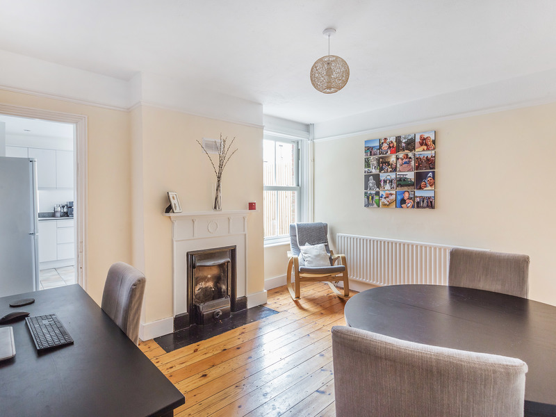 3 bed House - Detached For Rent in Reigate, Surrey - 2