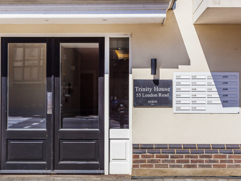 2 Bed Apartment To Rent in Reigate