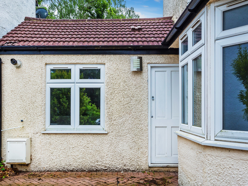 1 bed Maisonette For Sale in Coulsdon, Surrey