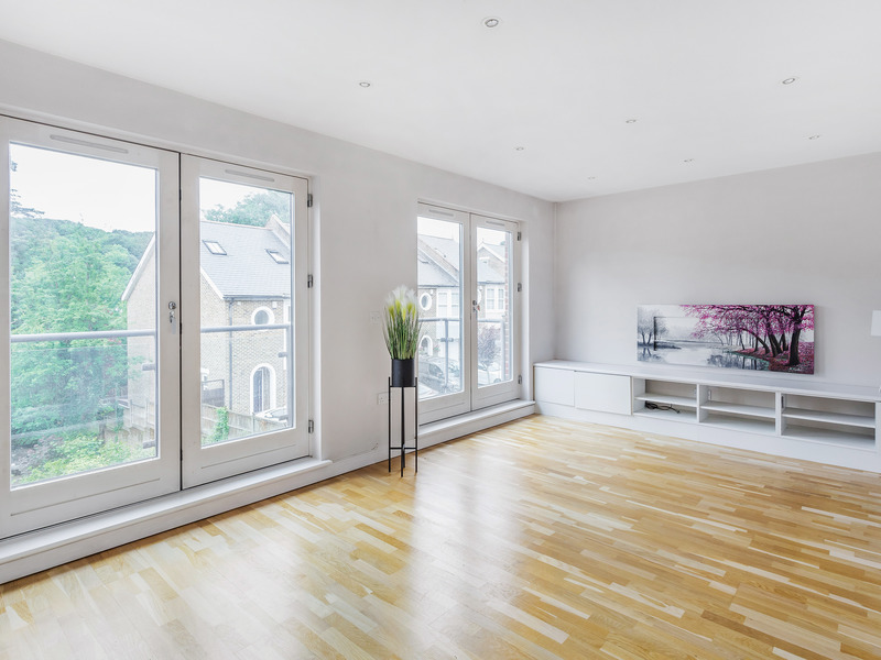 2 bed Apartment For Rent in Kenley, Surrey