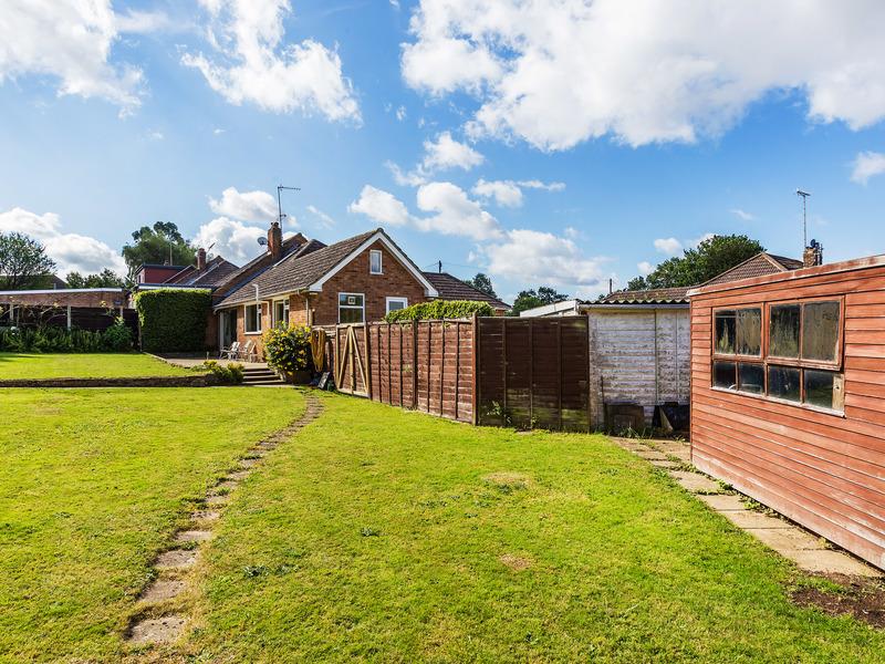 3 bed Bungalow - Semi For Sale in Redhill, Surrey - 2