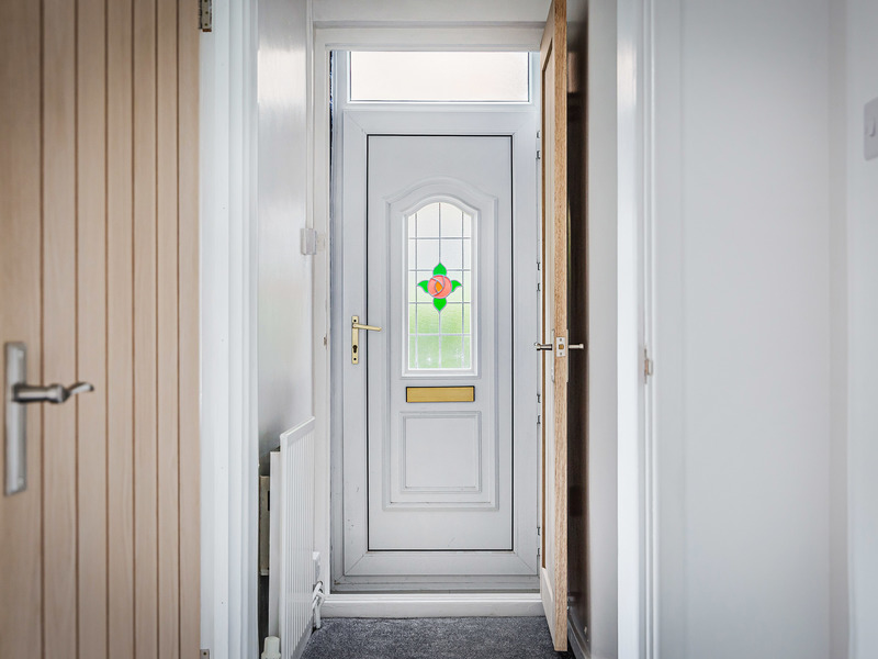 2 bed Maisonette For Rent in Horley, Surrey - 3