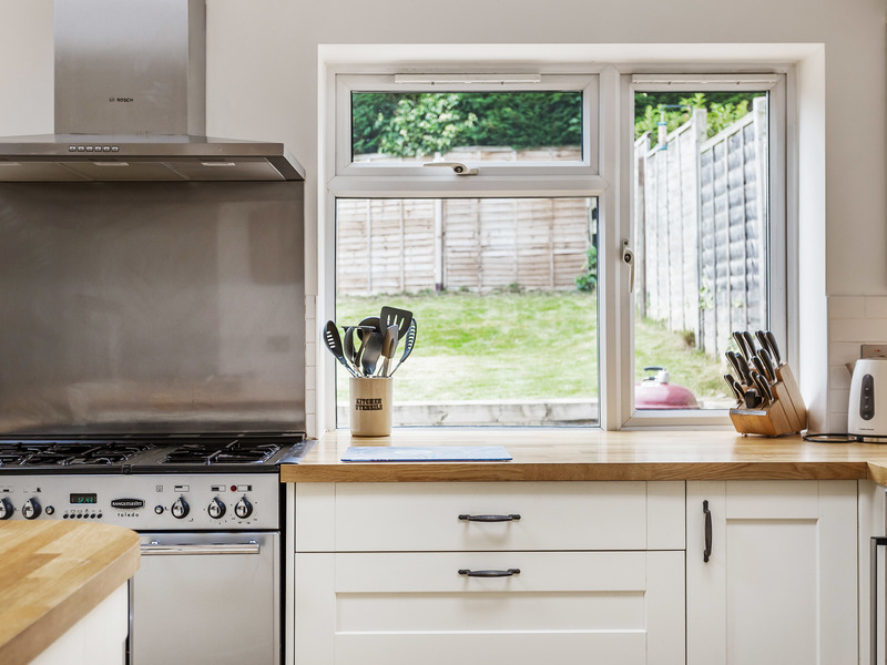 3 bed House - Semi For Sale in Crawley Down, West sussex - 3