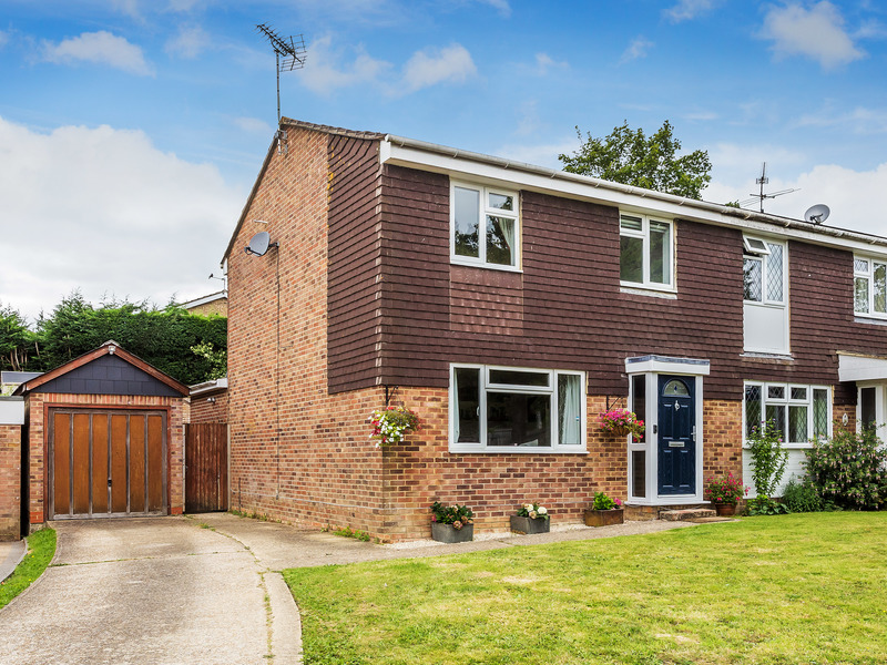 3 bed House - Semi For Sale in Crawley Down, West sussex