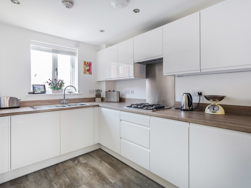 1 bed Apartment For Rent in Horley, Surrey - 3