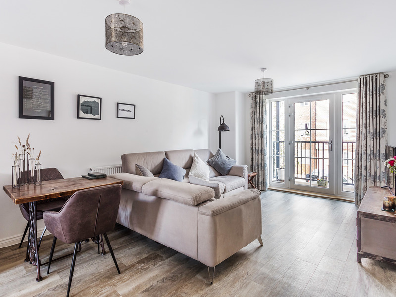 1 bed Apartment For Rent in Horley, Surrey