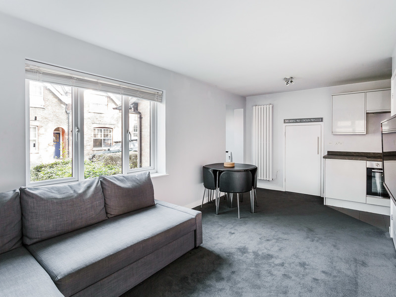 1 bed Apartment For Rent in Coulsdon, Surrey - 2