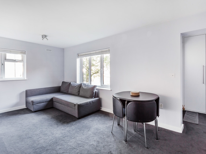 1 bed Apartment For Rent in Coulsdon, Surrey